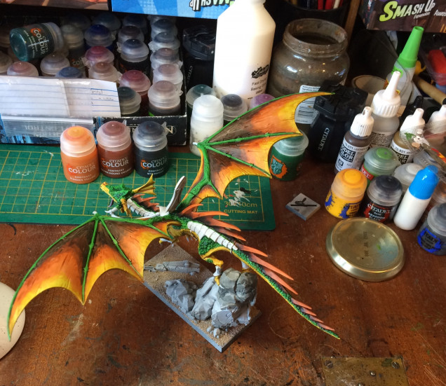 ...so the wings are going fiery too. Started with Iyanden Yellow. Then GryphHound. Then Wlyldwood. Waited for the previous layers to dry then added the next colour and feathered the edge to blend it with the contrast medium. Seemed to work okay. Also shaded the spine with wyldwood and dry brushed the tips white then put the yellow over to give the same fiery effect. 
