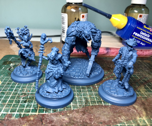 After spending an age leafing through Roberto Cirillo’s amazing art book at Salute last year I was immediately drawn to his designs for the creepy Nazombu. I picked them up as soon as they were released and the models didn’t disappoint so it’s time to get them painted! 