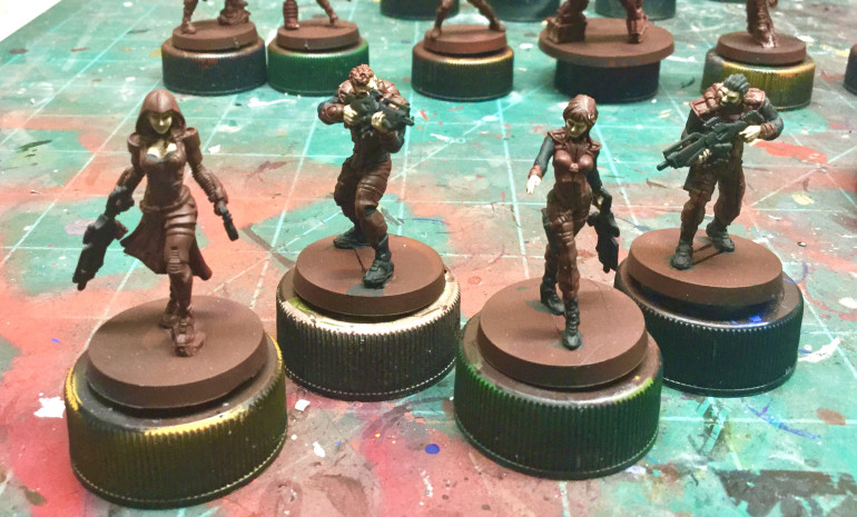 Spent the evening painting the Nomads with skin showing. First time putting brush to Infinity mini and boy howdy these are good! Better detail and definition than my only real reference of Crisis Protocol but in half the size.