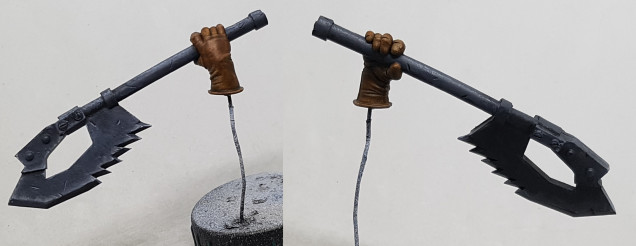 I've done everything over the qhole of the axe, except the nuln oil and edge highlight stages.  I applied the same techniques over the handle, applying a long shadow on the underside and 2 highlights at the 2 and 10 positions along the handle.  I then blended up and down, almost erasing that highlight.  I replaced it by getting almost no paint on my finest brush and then making small lines along the length of the lighlight by touching the side of the brush tip vertically repeatedly along the horizontal length.  The long highlight is then made out of a series of overlapping blurred vertical lines instead of one straight horizontal lineline
