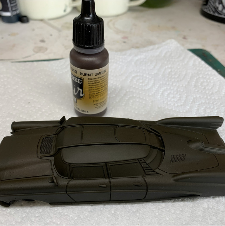 Prime in black then a coat of burnt umber. Then spray on a base colour in a zenithal kind of way to allow the burnt umber to shade. On the cars I sprayed the centre of the panels as opposed to zenithal: