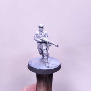 Starting with german Soldier. It has been primed black and then white zenith.