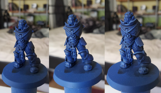 First the model wash shaded with an all-over coat of Nuln Oil, followed by a heavy drybrush of Macragge Blue, then finally a drybrush of Calgar blue to define the edges.