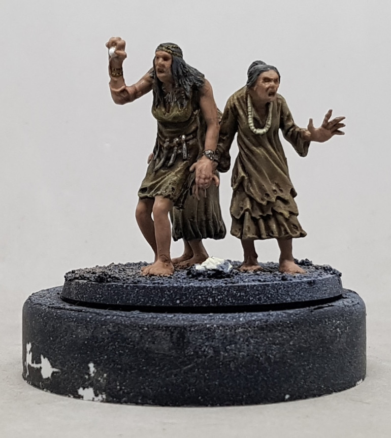 Pearls: base with Andrea Colour White base and highlight with Andrea Colour Light 2. The eye was base coated with P3 Menoth White Base and highlighted with White.