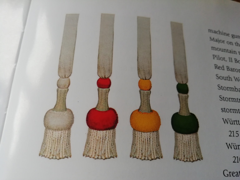 Bayonet tassel details