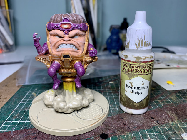 A small drybrush on the hair and face only, in case its not clear i drybrushed the gold and purple earlier with a shining silver