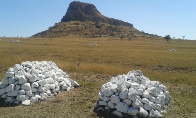 I was looking at some images I took at the battle sites for my rebasing. I find the Zulus war difficult to base. It's not a desert and its not all green. Someone needs to do a dry grass mat. It is a greener landscape than I thought but its not a desert either.