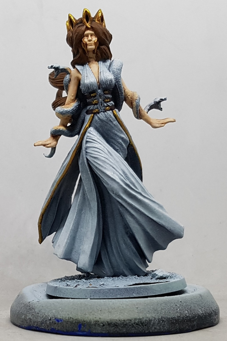 High Gold: Undercoat brown. Base with AK Old Brass, wash with GSW Pecaton Flesh and highlight with AK Brass.