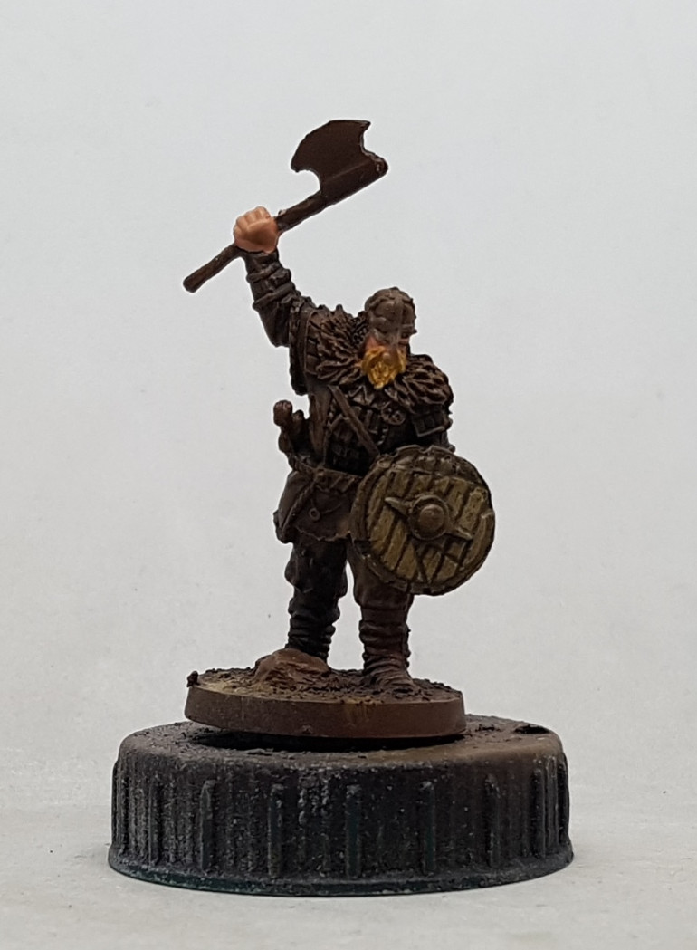 Wood: Base with VMC 70.614 IDF Israeli Sand. Drybrush with VMA 71.032 Golden Brown. Wash with diluted VMW 74.517 Dark Grey. Drybrush with 70.027 Light Brown. Brybrush with 71.032 Golden Brown. Pin wash with Dark Grey. Drybrush with 71.075 Sand (Ivory).