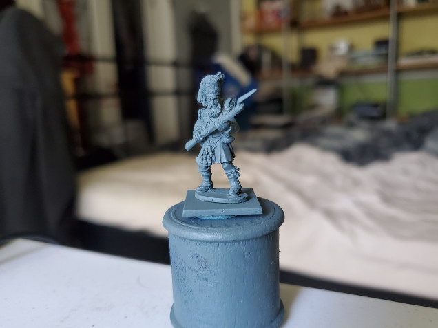 The lad in question! He's a Warlord mini that came free with the first edition of Black Powder that I've had for a while and I've primed him here with GW's Mechanicus Standard Grey spray primer.