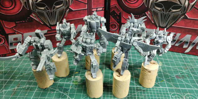 Lateral priming with white over the grey creates natural shadows and highlights