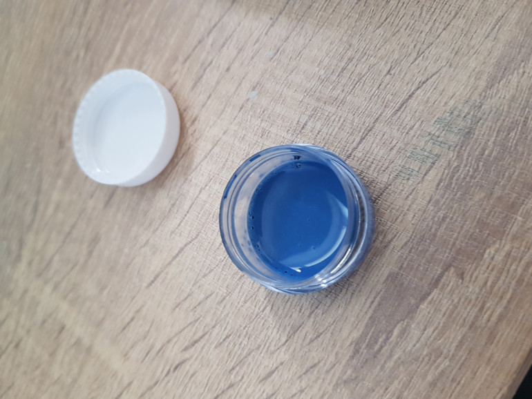 Always knew these make up sample pots would be useful.  I mixed a 50-50 of wash and medium 