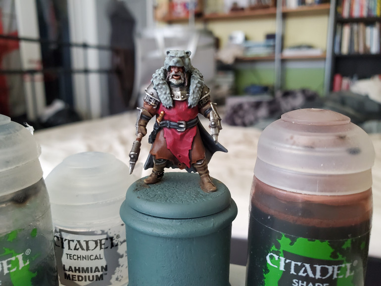 Next I shaded the beard in Agrax Earthshade (which is actually STILL a little shiny...maybe it IS the gloss version...) and the bear pelt in a 2:1 mix of Lahmian Medium to Nuln Oil. This hopefully gives a subtle difference to the colours.