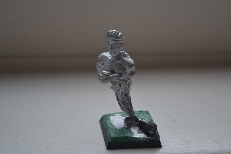 Firstly anyone know who this guy is? No idea where he came from . . .  Like the last model I was unhappy with the base as it was, another integral to the cast, for some odd reason it was Oval . . . anyway he's on a square now like  proppa mini.