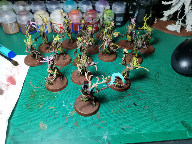 The Dryads and Treebeards brother are looking not to shabby, even my photography got better as the prokect went on. The final step is the base. As I outlined at the beginning of the project I wanted to create a vibrant, loamy forest floor. 
