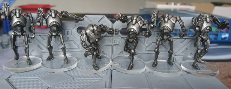 It's been a while, I've been going through more batches of B1 droids. But here are the B2 droids finished. These painted up very quickly, heavy drybrush with AP gun metal, a black wash all over, then AP plate mail to highlight and AP pure red for the laser dot.