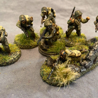 First US Airborne squads complete..