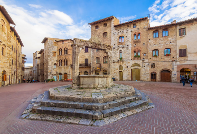 San Gimignano's well