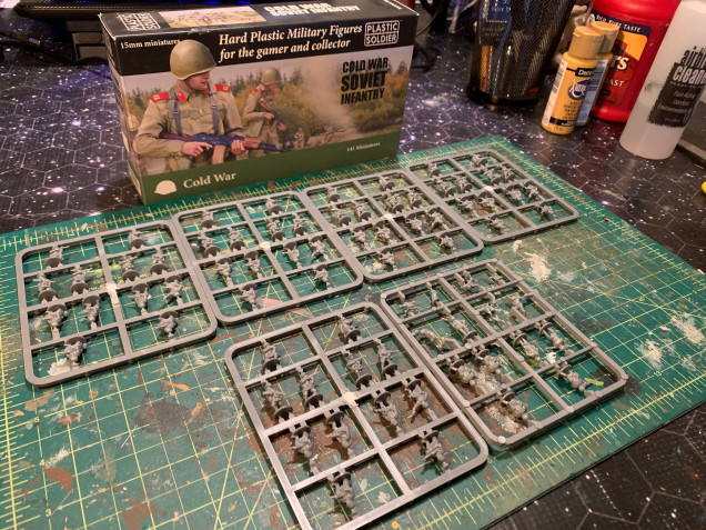 Figures on the sprue.  Box comes with nine 