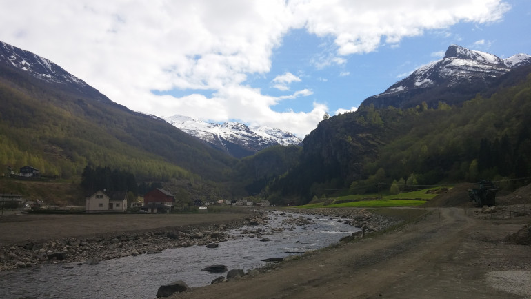 The flipside to that is the dal, or valley, behind the water. The amount of this valley that is submerged does vary with changing sea levels, but will typically have a waterway running down it's centre into the fjord. Typically, this is going to be the focus for us gamers and are places where a lot of Norwegian towns and villages are located, alongside many of the larger cities like Oslo.