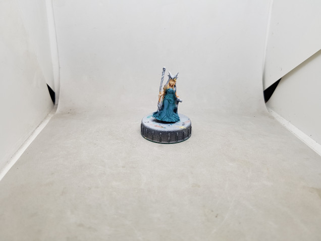 While I wait on lots of long drying times on the Slaanesh I've grabbed a light model to work on.  The Chillcon 2019 event exclusive model: Hecate, the Goddess of Magic & Witchcraft