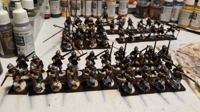 Swedes now with added colour... OK, know they look more Carolean than Thirty Year's War and are far too uniform but my plan is to do a few unitts in different colours and then just mix the figures together to make things look more realistic - much faster to paint this way ;-)