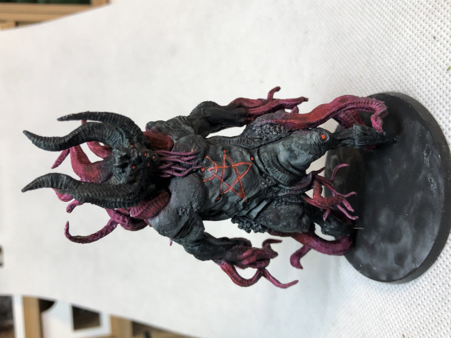 Shub-Niggurath was a rather challenging miniature as it is basically duo-chromatic and needed some highlights to avoid visual boredom.