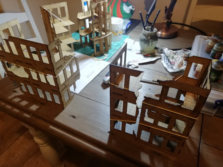 The basic kits put together. I've found some old pieces to decorate the sides. Also the edges are to straight so I have glued some more broken edges to the sides.