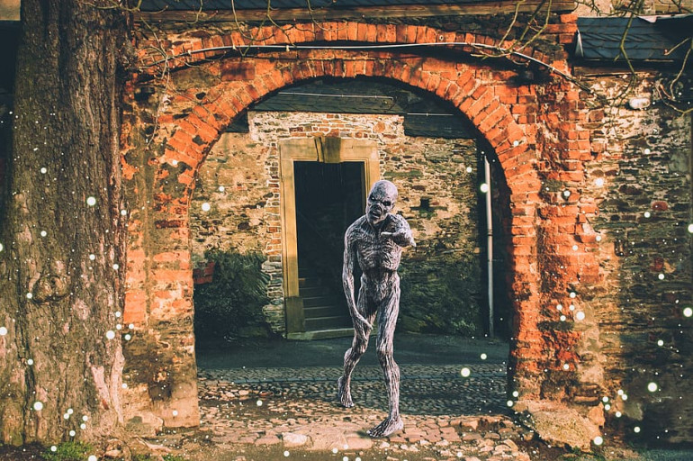 You think it would be easy to google for pics of zombies coming out of ruins, but apparently not