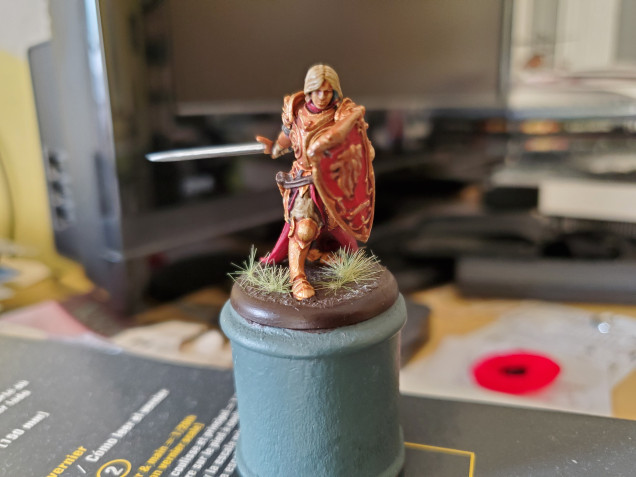 I'll touch more on the shield in a bit, but I went with Duncan's suggestion of slightly different tones of red on the shield (in his Lannister Guardsman video). It does work quite nicely.