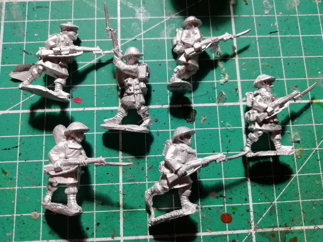 My late war British have been missing some crucial elements so I have picked up some new minis from Great War miniatures. A HMG team some Lewis gunners to add to my rifle units A Highlander and Gurkha units both good for close combat