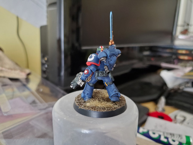 And the Lloyd shot! I'm rather pleased with the way the sword came out in these pictures. I used the many 'Painting Power Swords' videos that GW and Duncan Rhodes have done over the years with some differences. Firstly, I never remember the exact blues I used the last time in the gradient, but I also glaze the blade with Guilliman Blue before giving it a coat of gloss varnish. It looks really nice. I also did the rim of the base in Corvus Black...and I actually really like it. I might switch my Ultras from the gloss black rims they currently have. That being said; I'll wait until these lockdowns are done and I have easier access to paints than waiting for GW to send me them in the post...