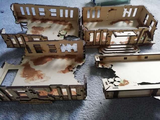 For this building I'm not gluing the levels together so I can fight my way through it during games. I've added some rubble piles before painting.