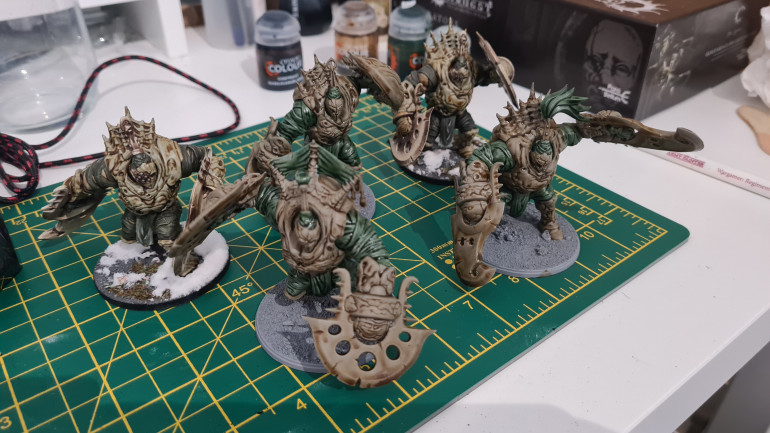 Just a quick. Got some real momentum from my last regiment so I've dived right into a block of drones. 2 are getting touch ups from my original resin brutes but 3 new plastic ones will make the bodyguard of my Founders Exclusive mini ?
