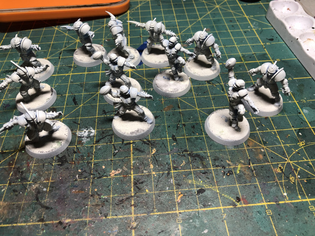 The Reavers have been assembled, based and primed since 2016. I created the base with baking soda and I must say my 2016 technique as less than perfect.