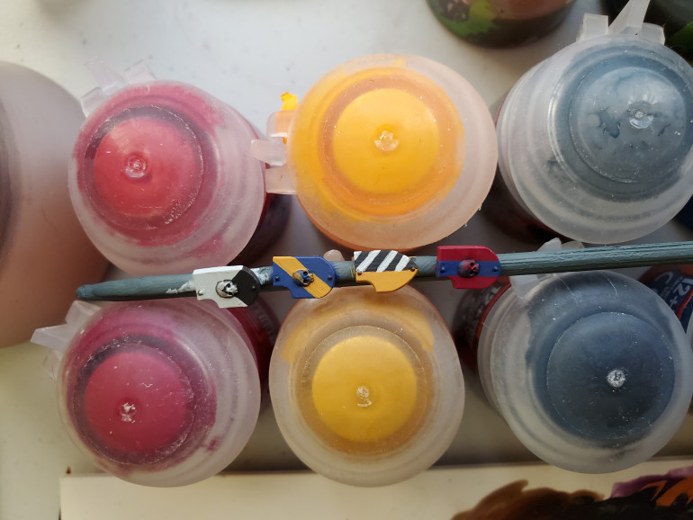 Bit of shading around the skulls and rivets. I did orginally plan on using appropriate shade colours, but in the end just stuck with Nuln Oil for everything. The only colour this was a bit odd on was the yellow, but I think it turned out alright. Agrax Earthshade would work for a more grubby appearance.