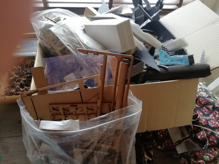 Draged out a pile of spare parts today to add some rubble piles to the buildings I already have. 