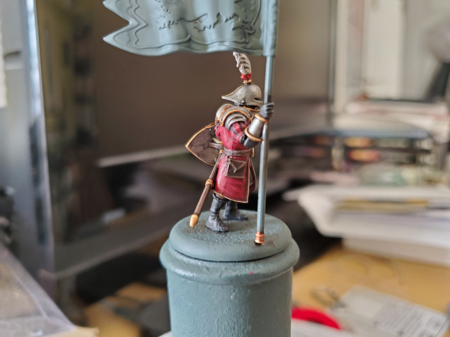 Not as impressive from this angle without the banner finished, but this is my favourite red now...even if my Khorne Red has decided to dry up... GW NEEDS to fix their paint bottle situation; they are constantly drying out for me...