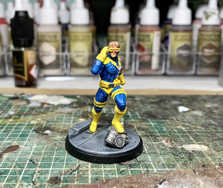 Ands he’s done and ready to go in full yellow and blue glory!