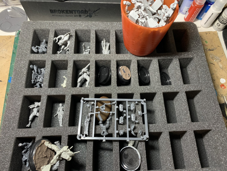 I’m not saying it’s aliens, but it’s aliens. I have had these WWX Watcher minis knocking around since the original Kickstarter and bar a bit of assembly they have lain unloved in a case. Last year I got the Amber Clade posse for a present and they too have never left the box. Have decided it’s time to get them ready for the table.