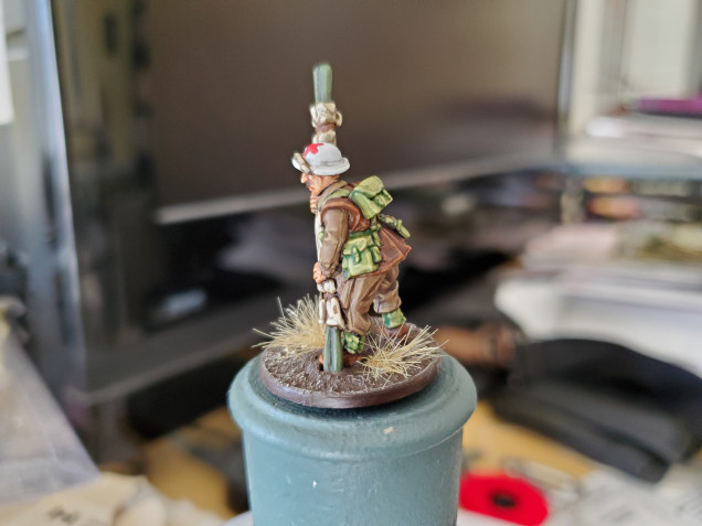 I decided to pick some similar, but more contrasting, colours for the stretcher to help it stand out. Bearing in mind the Geneva Convention is suuposed to protect this chap, it doesn't matter if some bit 'stand out' on his kit.