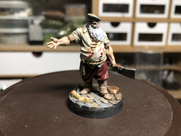 Bloody handprints on the shirts were achieved by using some bits arms from an old kit which I dipped in GW Blood for the Blood God and then applied palm down on the shirt. The sinister tavern keeper is ready to welcome his guests...