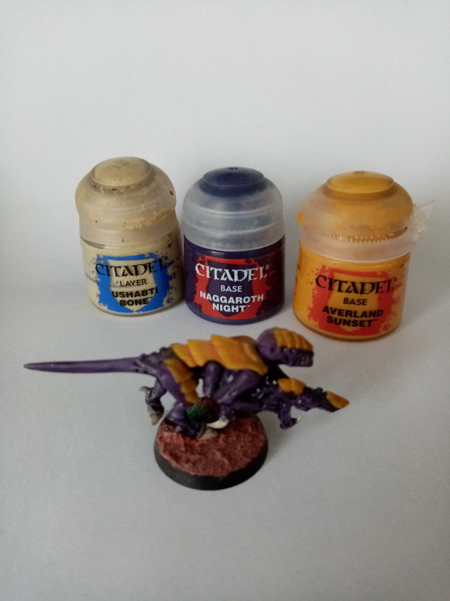 These are the base colours that I use with all my Tyranids. They are Naggaroth Night, Averland Sunset and Ushabti Bone