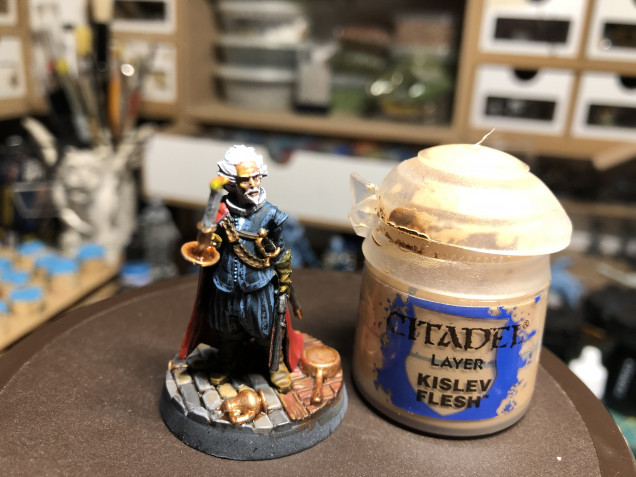 The face was highlighted with GW Kislev Flesh. You may add a touch of yellow to the face on the side of the candle to create a reflection.