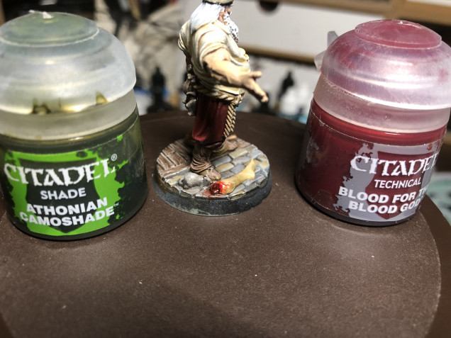 For bases painting, look at my Gatson tutorial. Here I will just address the leg, which was shaded with GW Athonian Camoshade (it is rotting after all) and crowned with GW Blood for the Blood God.