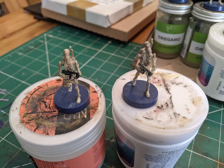 Left, Agrax Earthshade (brown) wash. Right, Nuln Oil (black)wash.