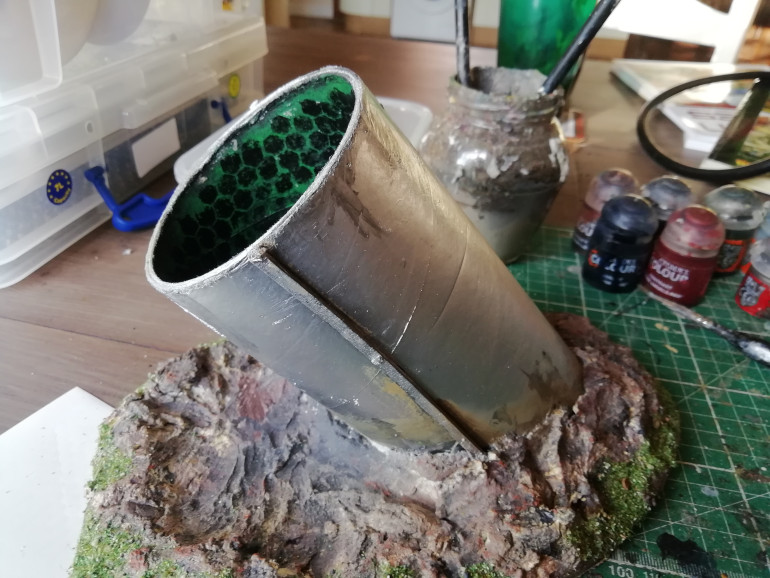 I used a stencil but just dabbed paint over it like a child. Gives the open cilinders a bit more character and depth as it fades to black inside.