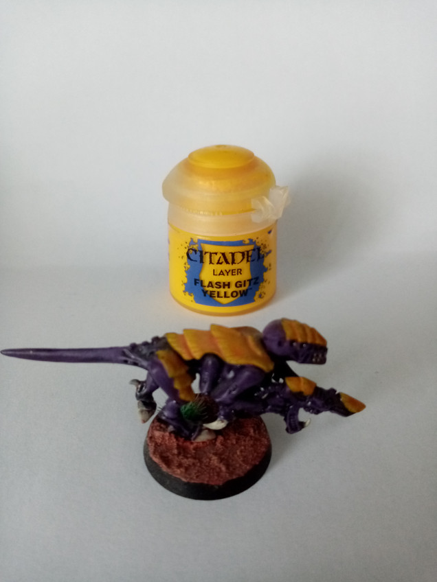 This is Highlight that i put on the shells of all my tyranids it is called Flash Gitz Yellow