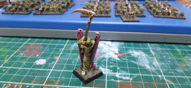 volupus pink on wings and tail then a dry brush of squid pink over the top the wood is cygor brown with a dry brush of khaki