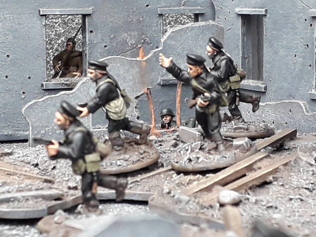 Kit bashed Weapons Teams for 100th Jager Division.